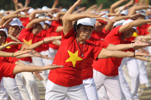 Trở về với đời thường