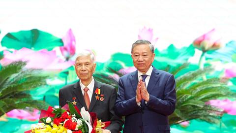 Tổng Bí thư Tô Lâm gặp mặt các cán bộ lão thành cách mạng, người có công, gia đình chính sách tiêu biểu khu vực miền Bắc