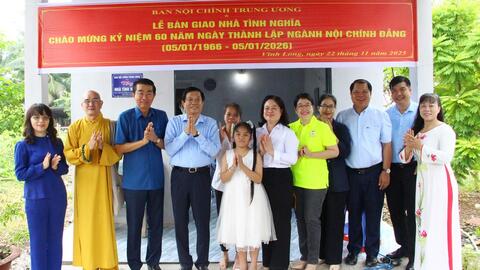 Ban Nội chính Trung ương trao tặng 14 căn nhà tình nghĩa cho gia đình chính sách tỉnh Vĩnh Long