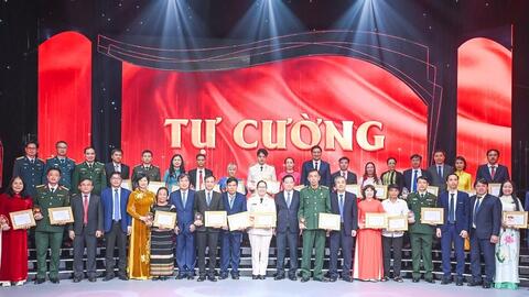 Giao lưu điển hình tiêu biểu học tập và làm theo Bác khu vực miền Trung - Tây Nguyên