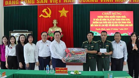 Trưởng Ban Tuyên giáo và Dân vận Trung ương Nguyễn Trọng Nghĩa thăm và tri ân gia đình chính sách tại Tây Ninh