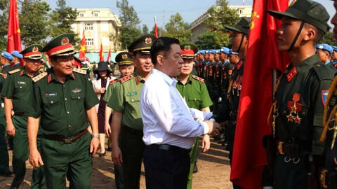 Đồng chí Nguyễn Trọng Nghĩa thăm, động viên lực lượng tham gia diễu binh