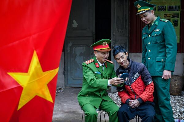 Tăng cường công tác dân vận của lực lượng Công an nhân dân trong bối cảnh chính quyền địa phương 2 cấp