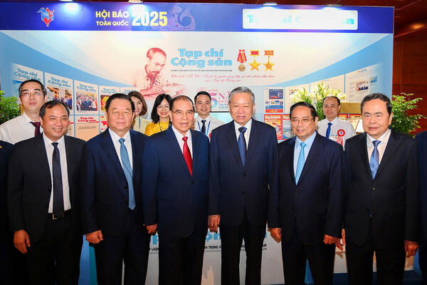 Kết luận của Bộ Chính trị về công tác của Tạp chí Cộng sản trong giai đoạn mới