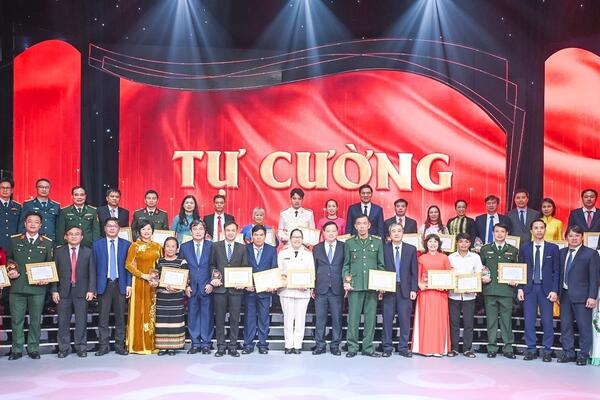 Giao lưu điển hình tiêu biểu học tập và làm theo Bác khu vực miền Trung - Tây Nguyên